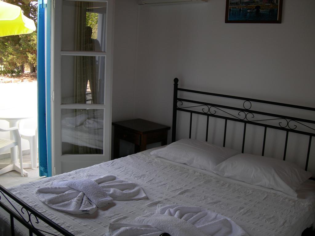 Bizas Rooms Páros Buitenkant foto