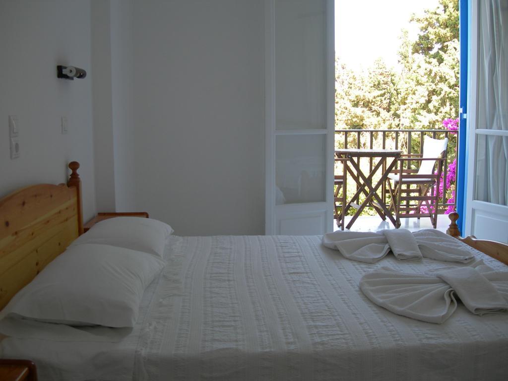 Bizas Rooms Páros Buitenkant foto