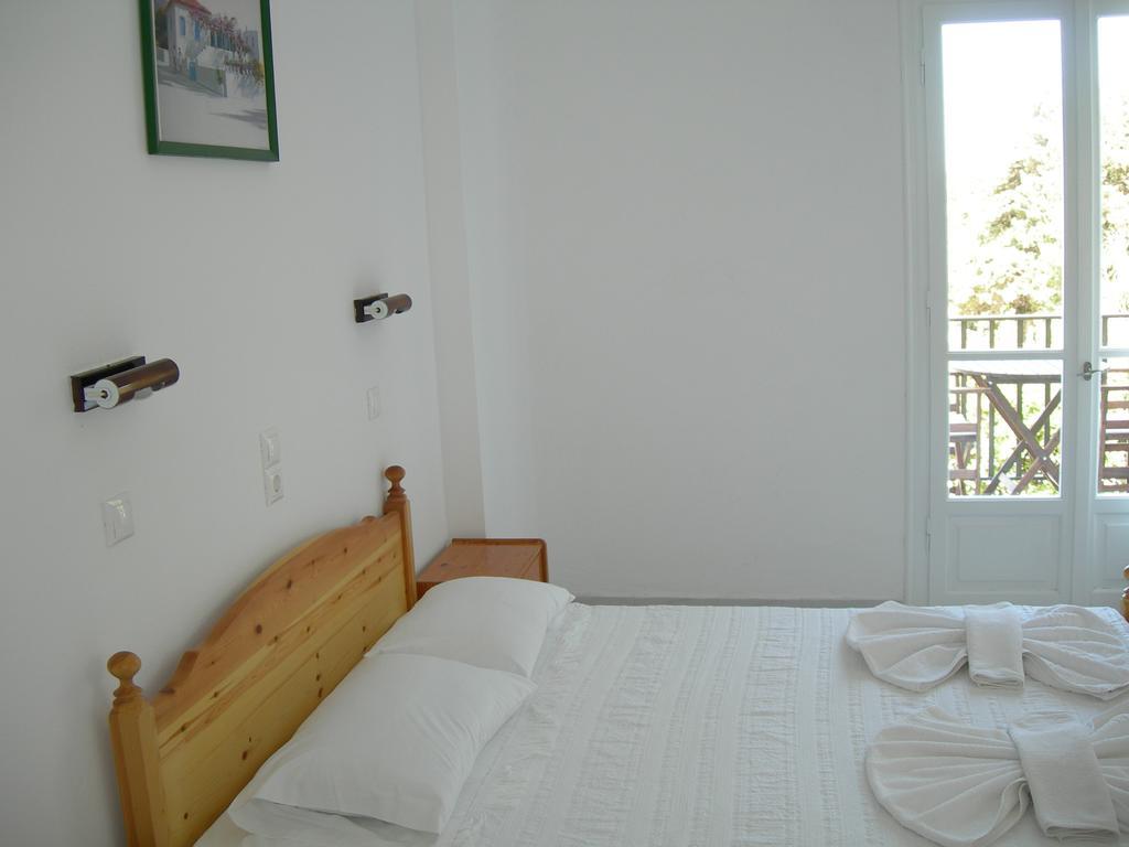 Bizas Rooms Páros Buitenkant foto